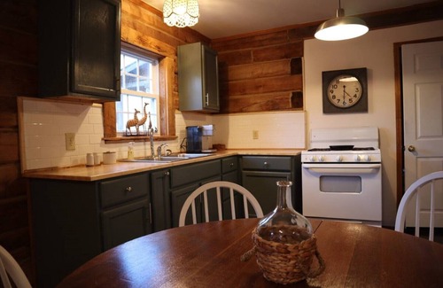 Newcomb Apartamento | The Cabin at GoodSoil Farm