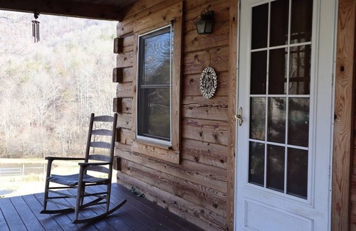 Newcomb Apartamento | The Cabin at GoodSoil Farm