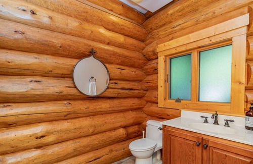 Bracey Casa | The Cabin at Lake Gaston