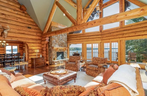 Bracey Casa | The Cabin at Lake Gaston