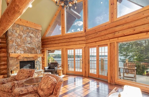 Bracey Casa | The Cabin at Lake Gaston