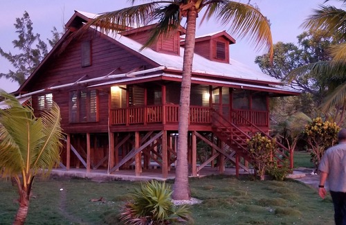 Roatan Casa | The Cabin at Rocky Point
