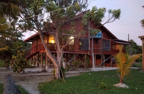 Roatan Casa | The Cabin at Rocky Point