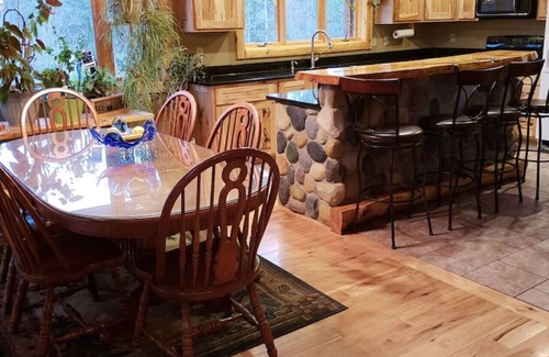 Necedah Cabina | The Cabin at The Land of the Yellow River Rentals