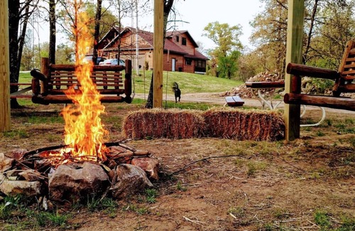 Necedah Cabina | The Cabin at The Land of the Yellow River Rentals