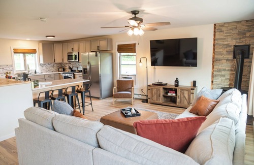 Ellicottville Casa | The Cabin- BRAND NEW listing with HOT TUB