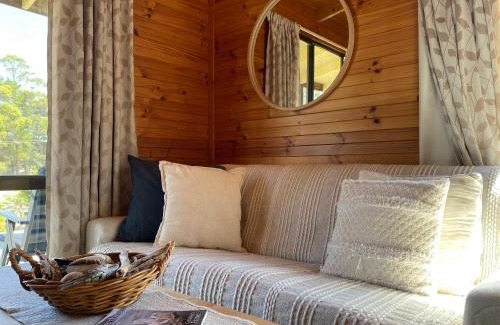 Lunawanna Casa | The Cabin By the Sea - Cosy Waterfront Getaway