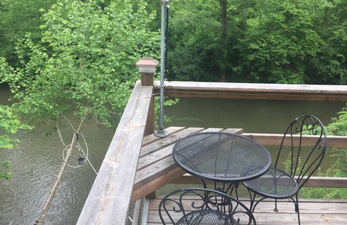 Henry Cabina | THE CABIN ON THE MAYO RIVER. SURROUNDED BY STATE PARK. PRIVATE WATERFRONT