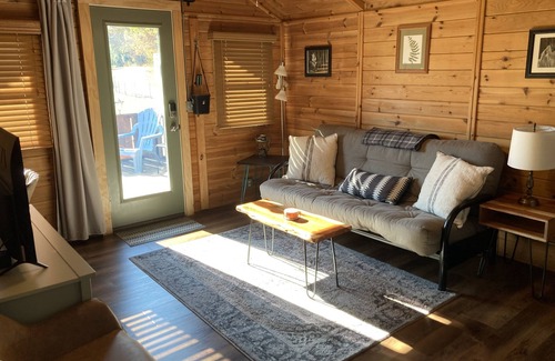 Chestnut Mound Cabina | The Cabin @ Potter's Grove