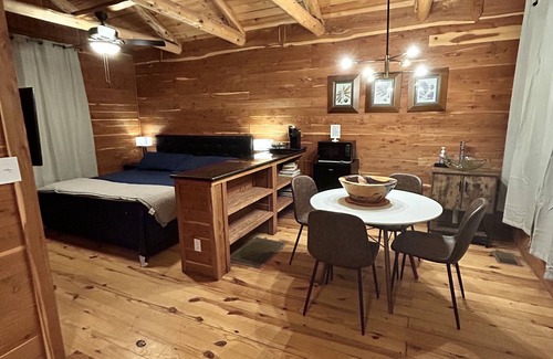 Georgetown Cabina | The Cabins at Angel Springs - Wildflower