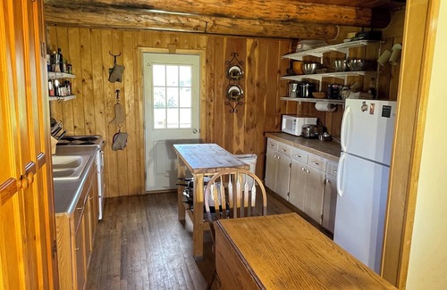Melrose Cabina | The Caddis House- Big Hole River