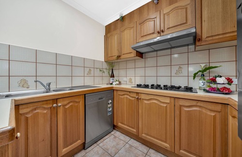 Glen Waverley Casa | The Calm Oasis in center of Glen Waverley with everything you need.