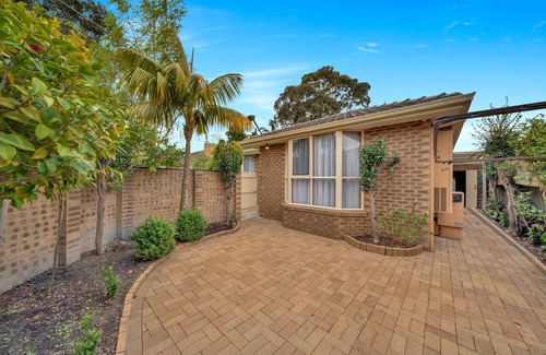 Glen Waverley Casa | The Calm Oasis in center of Glen Waverley with everything you need.