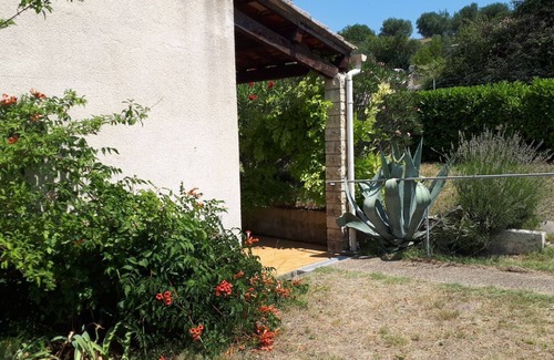 Brujas Casa | The calm of the Ardèche countryside.