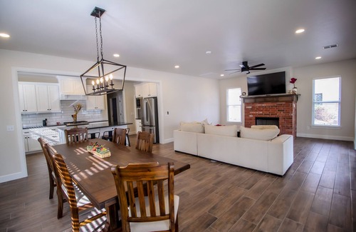 Norman Casa | The Campus Cottage on Elm is the ideal University of Oklahoma gameday residence