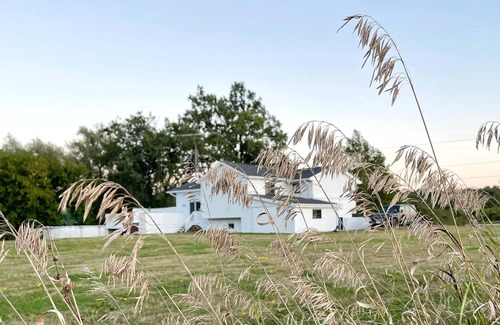 Prince Edward Casa | The Canada House | 4-Bedroom Retreat in Prince Edward County | Pool and Hot Tub