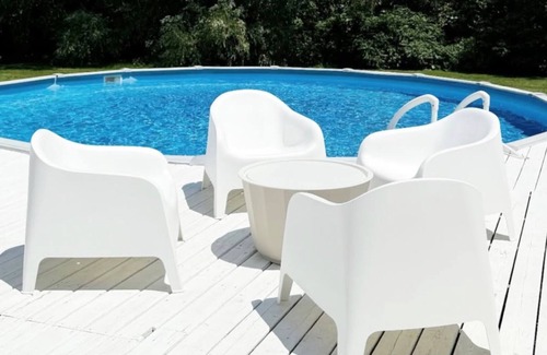 Prince Edward Casa | The Canada House | 4-Bedroom Retreat in Prince Edward County | Pool and Hot Tub