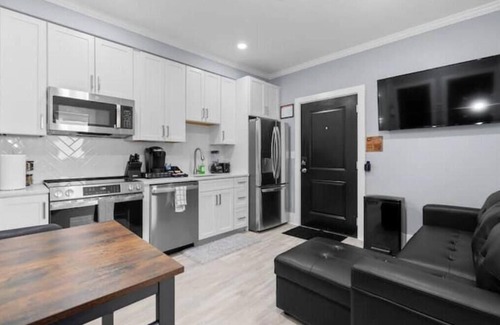 Kingman Park Apartamento | The Capitol Suite + 2Bed Condo+Private Parking