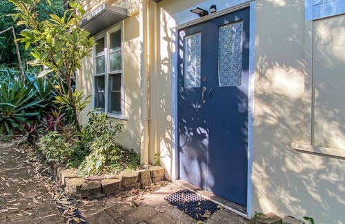 Arcadia Apartamento | The Captain's Manor on Cook 8 - Compact, affordable and just minutes to Alma Bay
