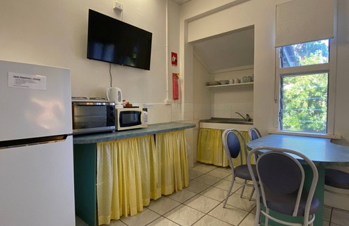 Arcadia Apartamento | The Captain's Manor on Cook 9 - Compact, affordable and just minutes to Alma Bay