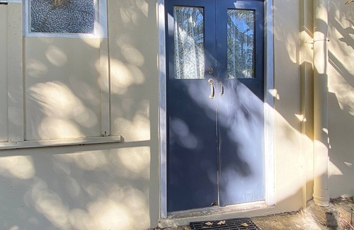Arcadia Apartamento | The Captain's Manor on Cook 9 - Compact, affordable and just minutes to Alma Bay