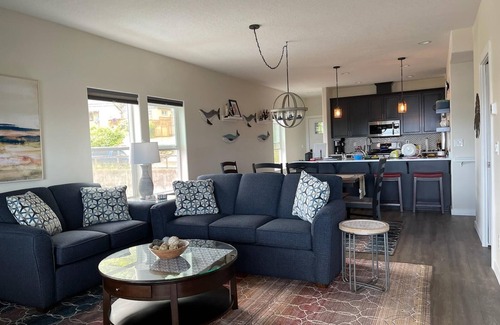 Depoe Bay Casa | The Captains Lookout Sleeps 6, Hot Tub, Pet Friendly, Ocean View