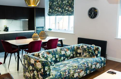 Robin Hood's Bay Casa | The Captains Residence at Rounton Villa by Maison Parfaite- Sea Views - Parking - Robin Hoods Bay