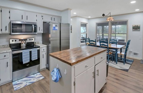 Lake Murray of Richland Casa | The Cardinal's Nest | Sleeps 9 | Close In