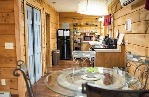 Waynesville Cabina | The Cardinal Suite at Hawthorn Haven- Lower Level