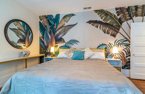 Guerneville Casa | The Caribbean Queen - 2br, 1ba, dtwn + hot tub