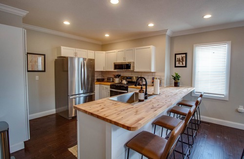 Carlinville Casa | The Carlinville Cottage