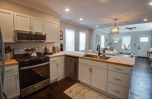 Carlinville Casa | The Carlinville Cottage