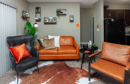 West Des Moines Apartamento | The Carmel/Bold/Massage /Chair Spacious / 3D Wall / Pool / Gym / Tanning Bed