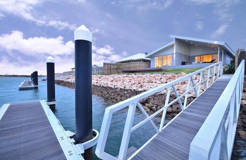 Brockman Casa | The Carnarvon Luxury Canal Home