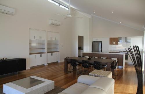 Brockman Casa | The Carnarvon Luxury Canal Home