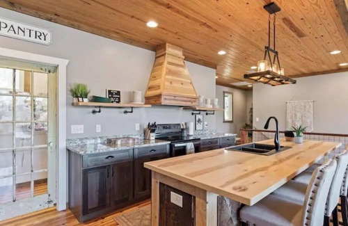 Dadeville Casa | The CaroBama Whiskey Tango Hotel