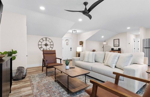Branson Apartamento | Private Hot Tub and Fire Pit - THE CARRIAGE HOUSE