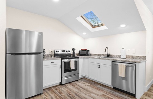 Branson Apartamento | Private Hot Tub and Fire Pit - THE CARRIAGE HOUSE