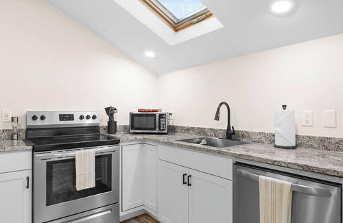 Branson Apartamento | Private Hot Tub and Fire Pit - THE CARRIAGE HOUSE