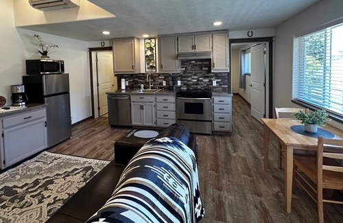 Gold Beach Cabina | The Carriage House