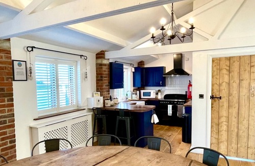 Brightlingsea Cabaña | The Cart Lodge at Lee Wick Farm Cottages