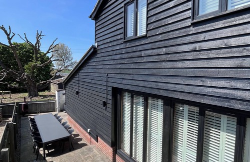Brightlingsea Cabaña | The Cart Lodge at Lee Wick Farm Cottages