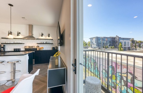 Historic Edgefield Apartamento | The Carter 203 by Avantstay 1BR Balcony