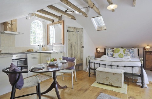 Badingham Casa | The Carter's Loft - One Bedroom House, Sleeps 2
