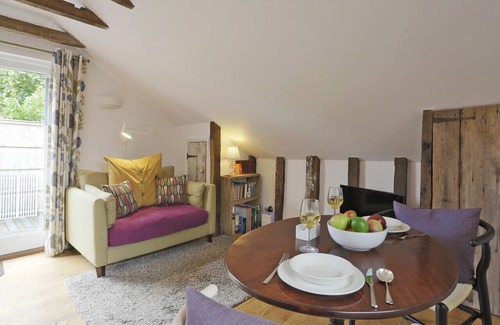 Badingham Casa | The Carter's Loft - One Bedroom House, Sleeps 2