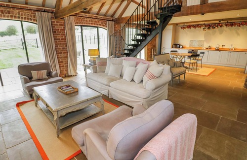 Moreton Cabaña | THE CARTHOUSE, pet friendly, luxury holiday cottage in Welland