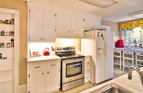 Cary Casa | The Cary House 3BR 2BA Sleeps 6 - Heart of Downtown Cary - Comer Beber Jugar Tienda