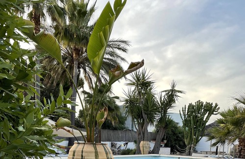 Betera Villa | Villa reformada con todas las comodidades, piscina, jacuzzi, cerca del centro de Valencia.