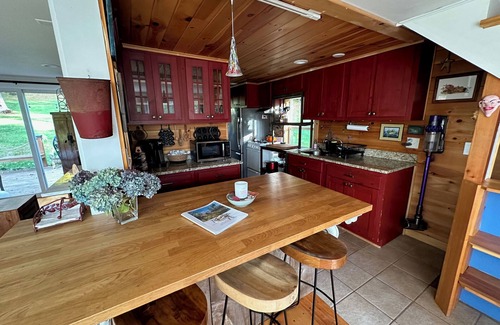 Wardsboro Casa | The Castle: Charming 2-bedroom house in Wardsboro