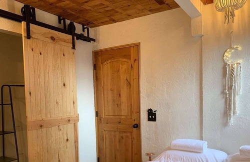 Nevada City Chalet De Esquí | The Castle on The Ridge, Luxury Off-Grid Experience